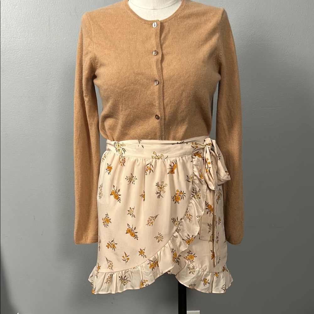 Madewell Silk Tan and Cream Ruffled Wrap Mini Skirt for Casual Occasions 00